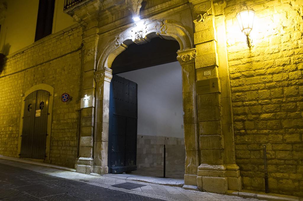 Palazzo Bianchi Domus Holidays Trani Exterior foto